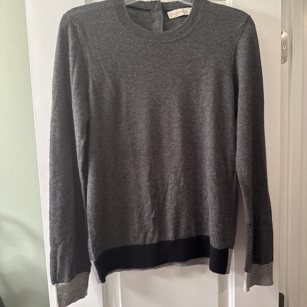 Tory Burch 100% Cashmere Gray Sweater Logo Button Back Crew Neck Luxury Knit